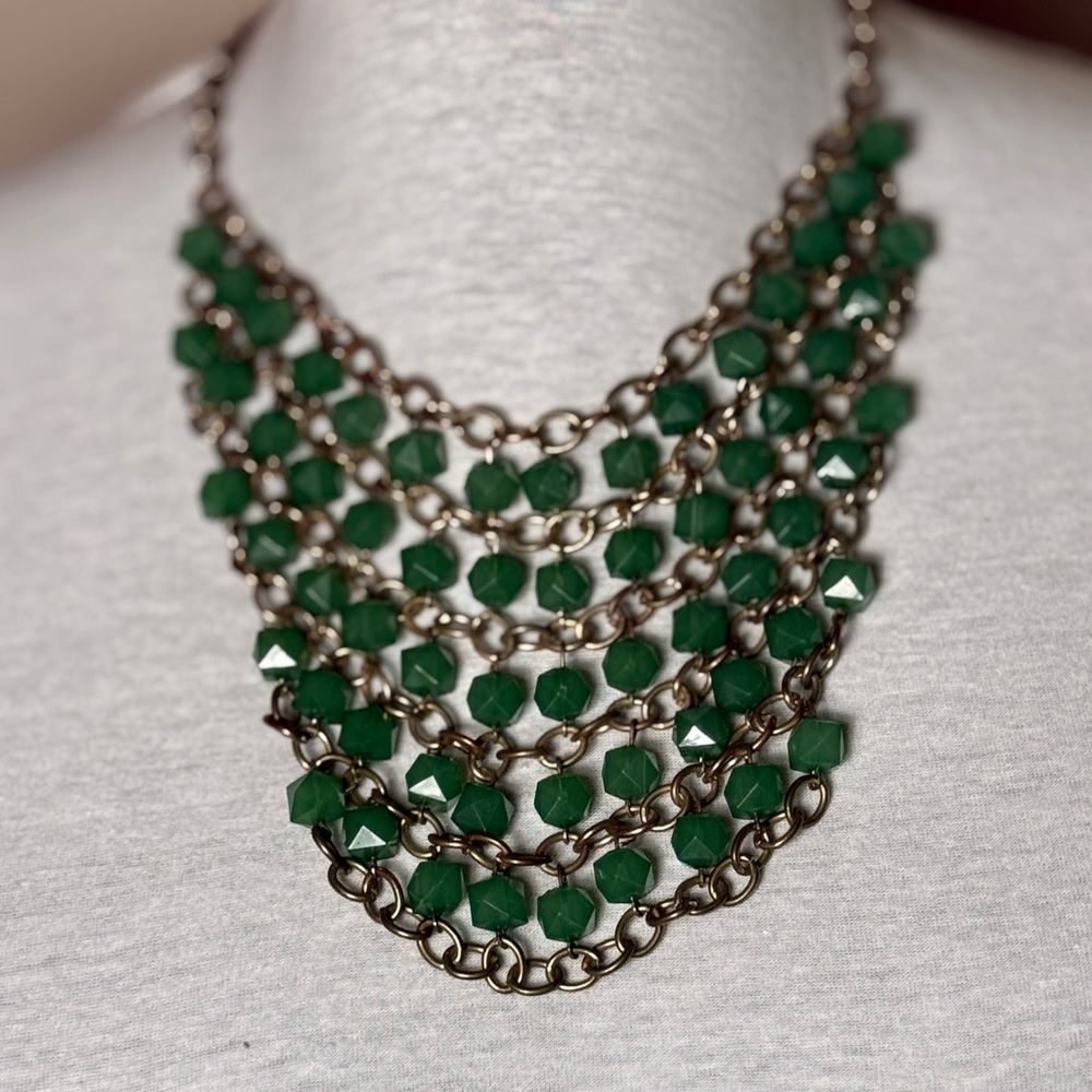 Elegant Green and Gold Necklace